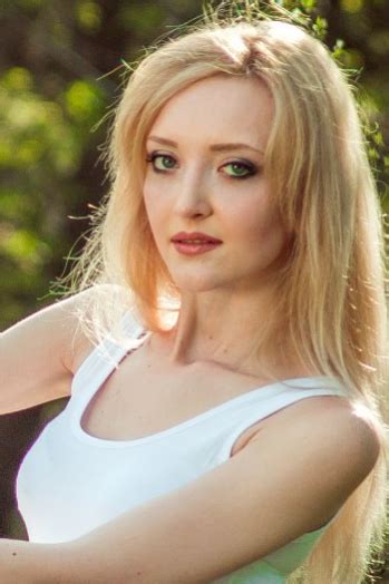 Ukrainian Single Girl Bride Irina Eyes 22 Years Old