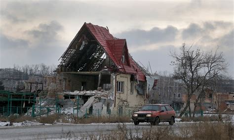 warlords and armed groups threaten ukraine s rebuilding the