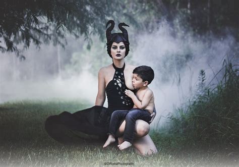 The Sweet Story Behind This Moms Cosplaying Breastfeeding Photo Huffpost