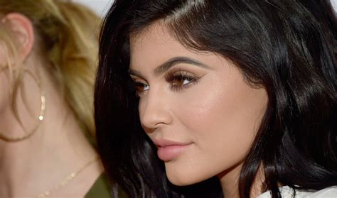 how do you get kylie jenner s eyebrows here s her secret — photos