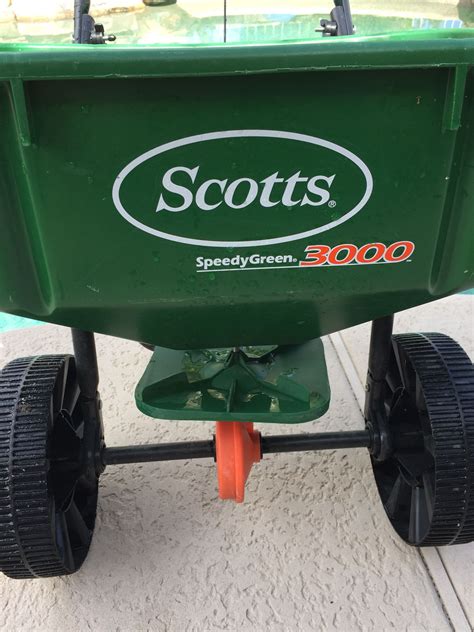 scotts speedy green  broadcast lawn spreader    sale