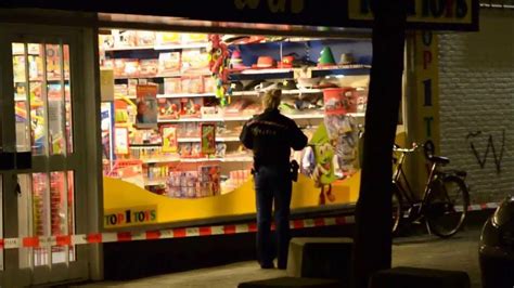 gewapende overval op speelgoedzaak aan westermarkt tilburg youtube