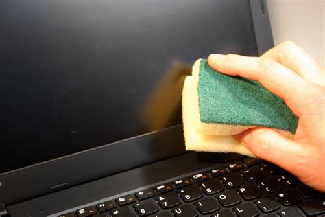 clean  laptop screen laptop reviews  guides simply laptop
