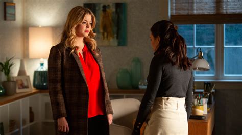 Watch Pretty Little Liars The Perfectionists 1x4 Online