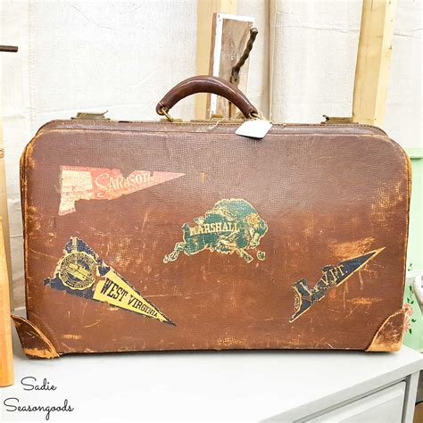 vintage luggage decor    suitcase