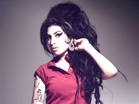 amy winehouse  exaggerated beehive  celebrity hairstyles