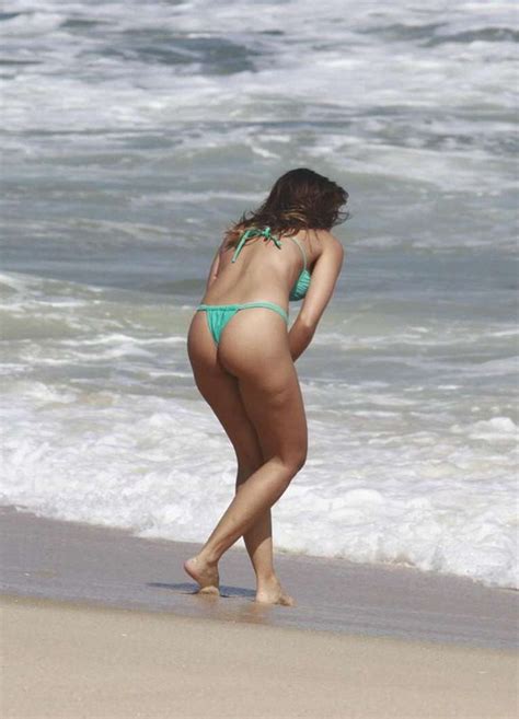 Η Βραζιλιάνα ηθοποιός mariana rios με bikini σε παραλία του rio de janeiro kanoni net