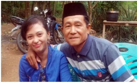 Gadis 18 Tahun Menolak 10 Lamaran Demi Kahwin Dengan Lelaki 62 Tahun