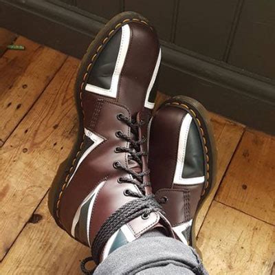 dr martens offizieller  shop kult schuhe ikonische boots accessoires und mehr