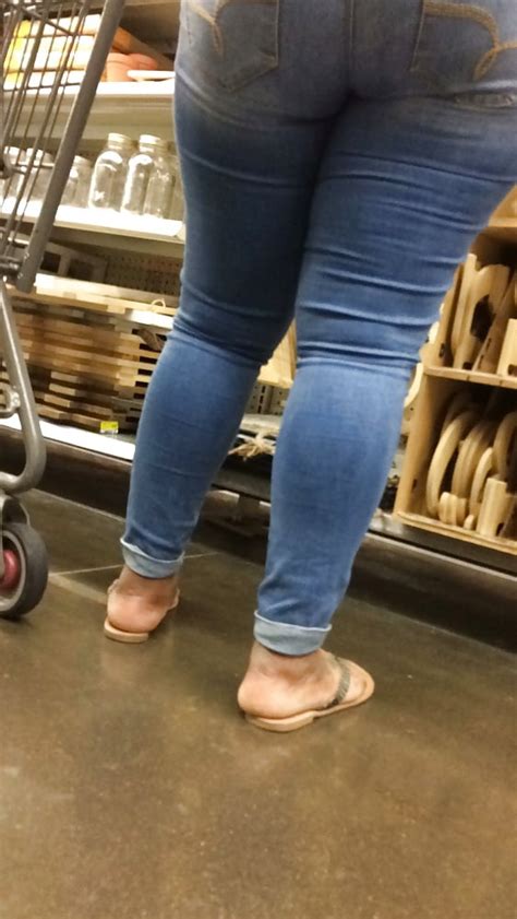phat ebony ass in jeans 3 pics