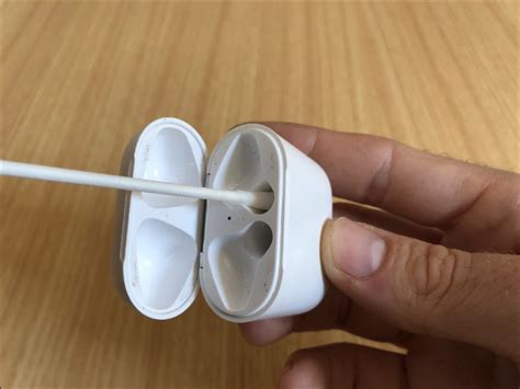 clean dirty airpods case complete guide    clean