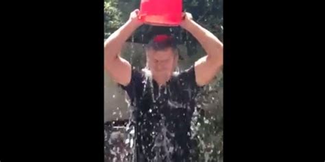 Matt Damon Does Ice Bucket Challenge With Toilet Water For 800 Million