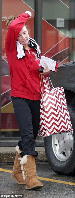 Sarah Palin Steps Out Without Her Wedding Ring For First