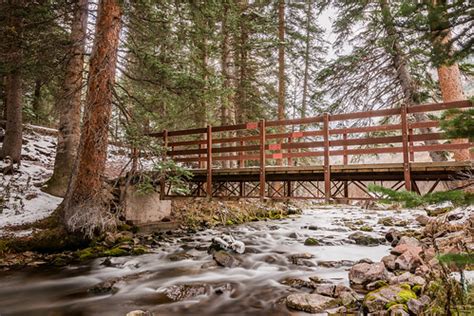 tranquil  foot bridge   maroon bells  explorographer flickr