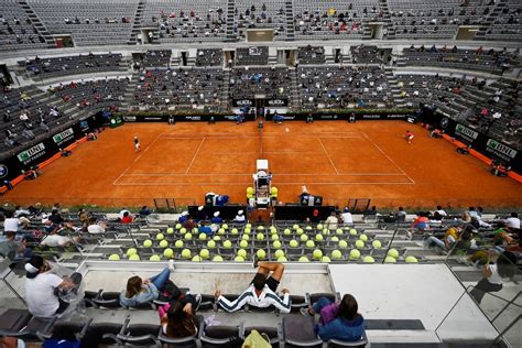 italian open tennis tournament   spectators     stage