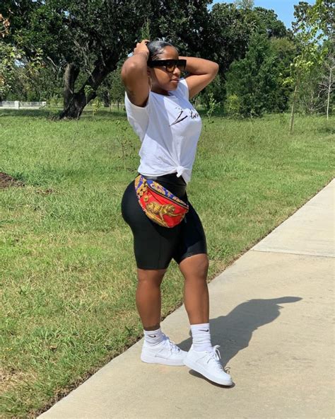 damn toya toya wright fans fawn over star s sexy pose
