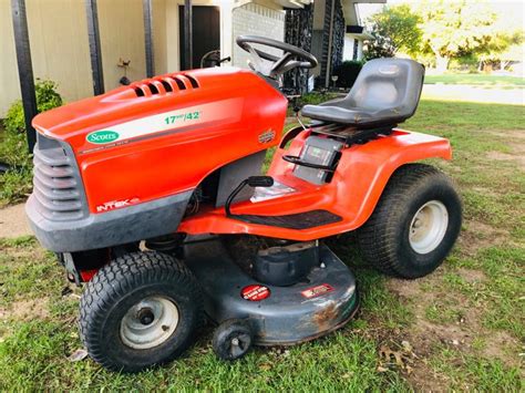 Scotts By John Deere Riding Lawnmower With 42 Inch Deck