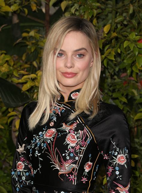 Margot Robbie Reacts To Embarrassing Throwback Photo On