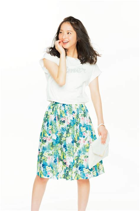 nozomi sasaki 佐々木希 japanese fashion floral skirt