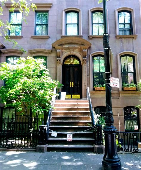 news flash i found carrie bradshaw s apartment in sex and the city can you believe it