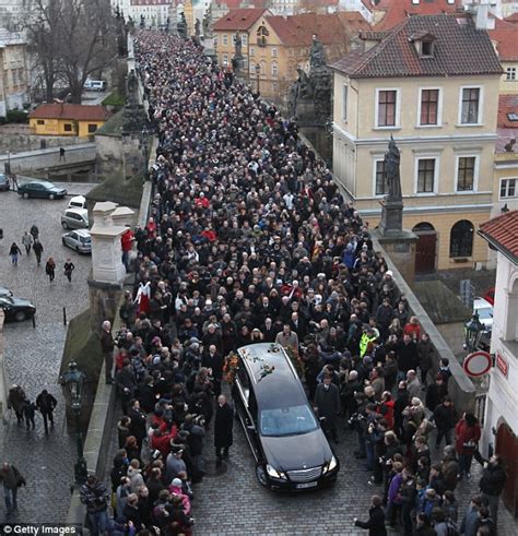 vaclav havel thousands line the streets of prague to pay tribute