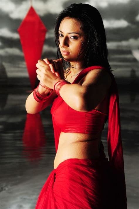 upskirt artis telugu actress isha chawla in red hot saree