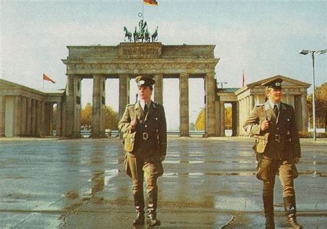 forum ~ berlin wall in cold war s era [images gallery