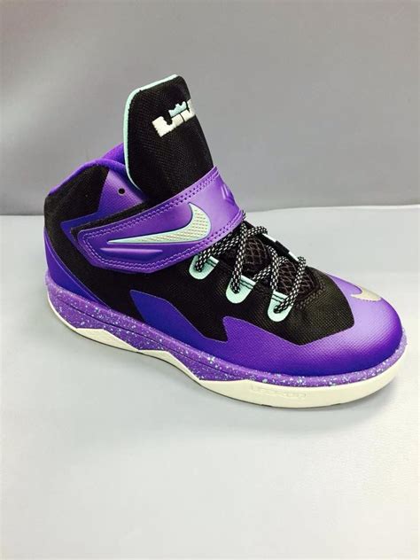 purple sneaker ive