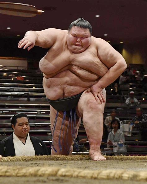 top  list   biggest sumo wrestlers     weigh sportsbriefcom