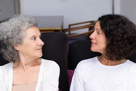 5 ways to discuss downsizing with a loved one senior living