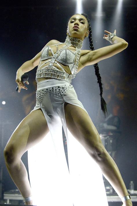 Fka Twigs Look Book Best Style Moments Outfits Uk