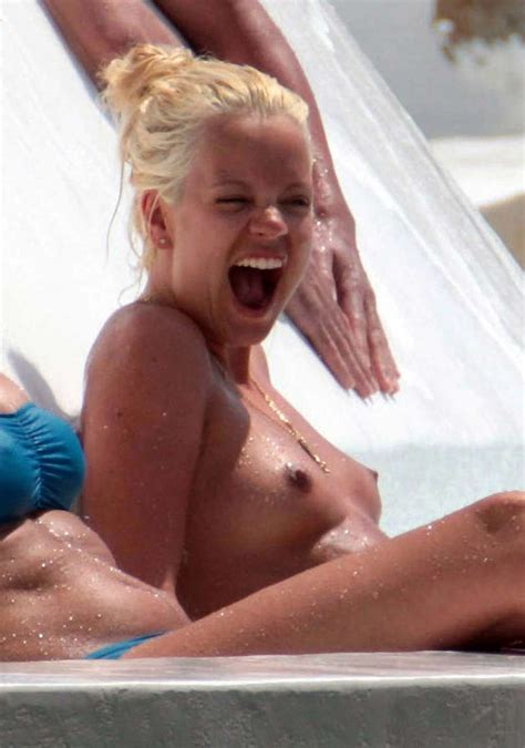 lily allen caught sunbathing topless on yacht and nipple slip paparazzi shoots pichunter
