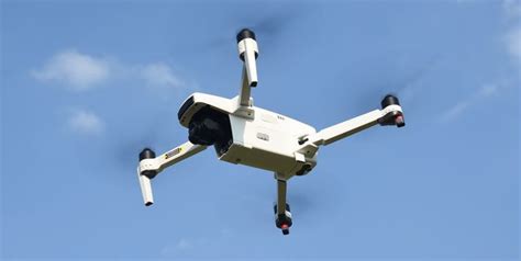recensione  prova  volo del drone hubsan zino  dronezine