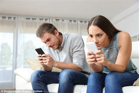 is your partner phubbing you researchers say phone snubbing is