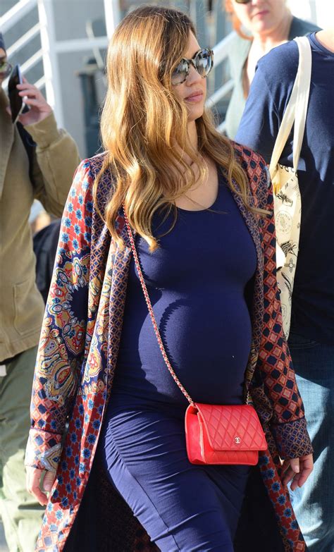 pregnant jessica alba out in venice beach 12 03 2017