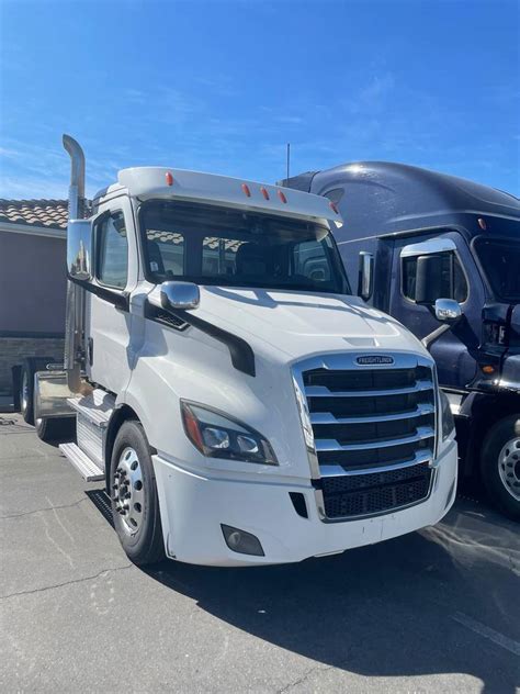 freightliner cascadia  sale day cab