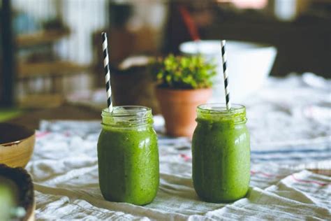 how to make a perfect green smoothie mindbodygreen