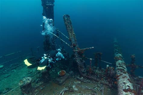 padi wreck diver  dive buddies  life