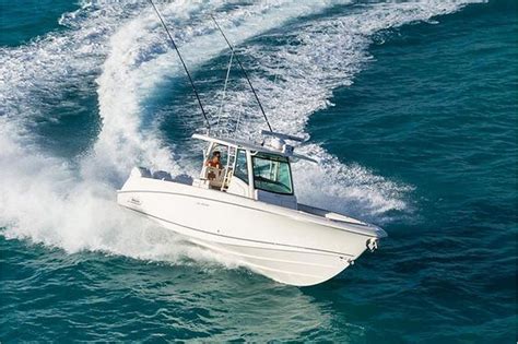 boston whaler  outrage sports fishing boat