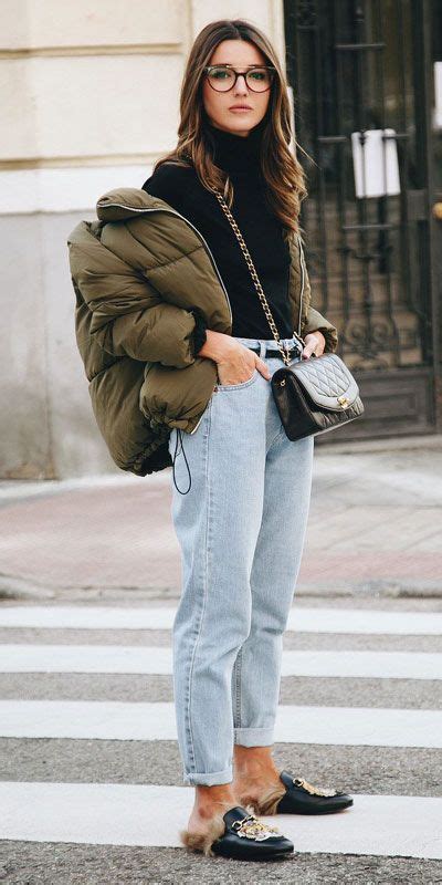 Mom Jeans And Puffer Jacket Holiday Outfit Ideas For Women Holiday