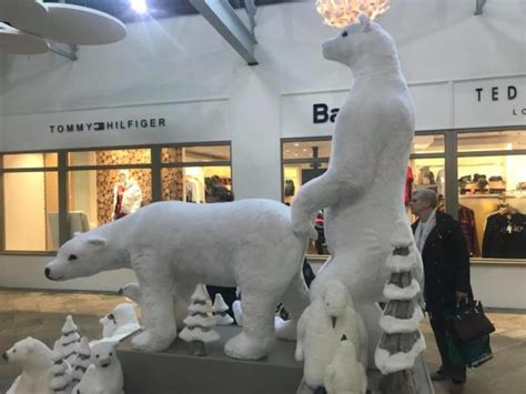 shopping centre sorry for polar bear anal sex christmas display