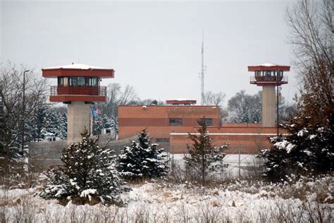 columbia correctional institution  portage remains  lockdown