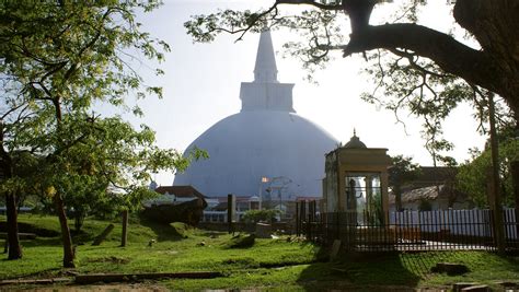 discover srilanka sri lanka stupa ruwanweliseya