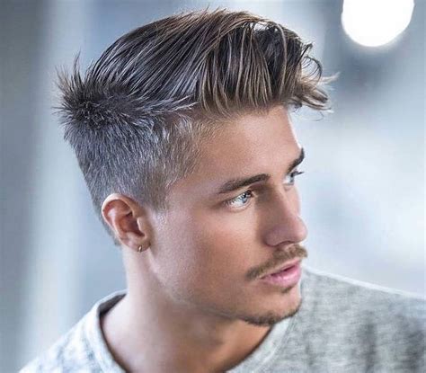 Ecco le migliori sfumature capelli uomo da chiedere alla tua prossima visita dal barbiere. Miglior taglio di capelli uomo 2018: tutti i migliori trend di stagione