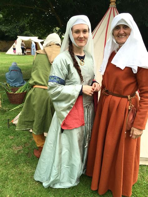 high status and madder medieval women fantastic clothes