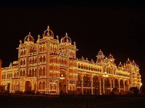 visit tourist places  mysore  city  palaces