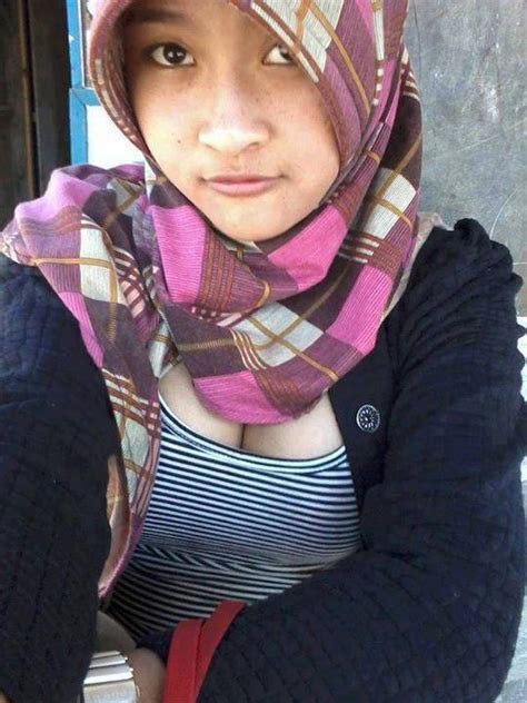 Hot Hijab Indonesia