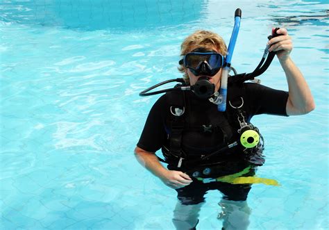 ten rules  safe scuba diving scuba diver life