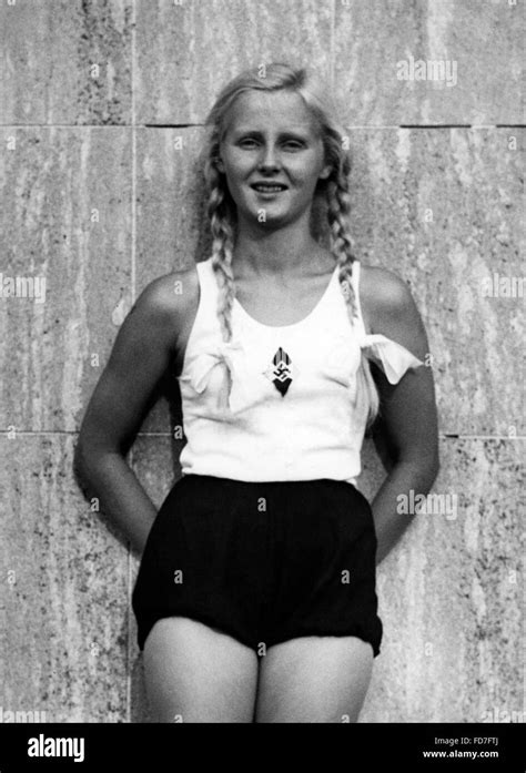 Bdm Mädchen In Berlin Wilmersdorf 1935 Stockfotografie Alamy