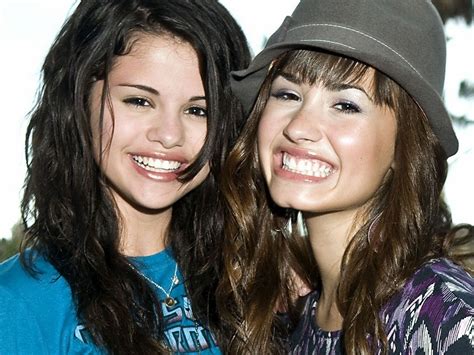Selenaanddemi Wallpaper Selena Gomez And Demi Lovato Wallpaper